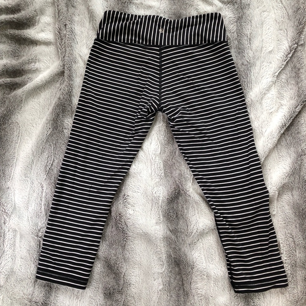 Lululemon wonder under crops